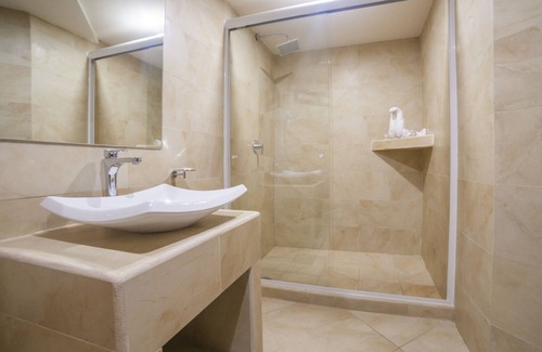 Crucecita Hotel | Mayev Express