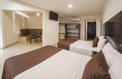 Crucecita Hotel | Mayev Express