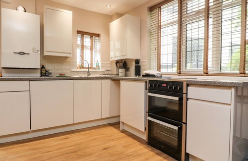 Blackpool Casa | MAYFIELD COTTAGE, family friendly, with pool in Blackpool
