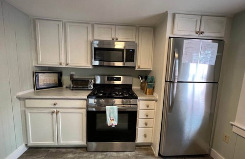 Plymouth Casa | Mayflower*sleeps 5*near beach*firepit*outdoor shwr*grill