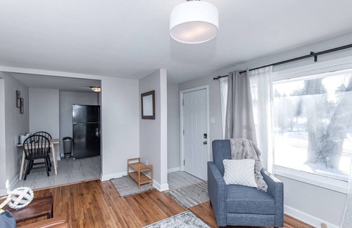 Kutzky Park Casa | Mayo Discount! 2 main floor bedrooms and bath. Recliner. 6 blocks to Mayo Clinic