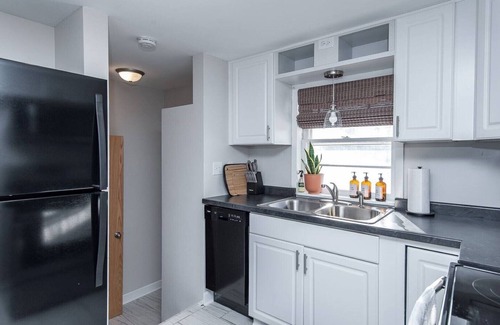 Kutzky Park Casa | Mayo Discount! 2 main floor bedrooms and bath. Recliner. 6 blocks to Mayo Clinic