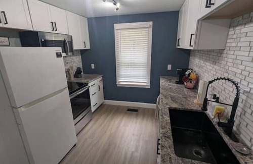 Roxboro Casa | Mayo Lake Getaway