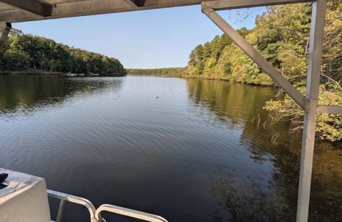Roxboro Casa | Mayo Lake Getaway