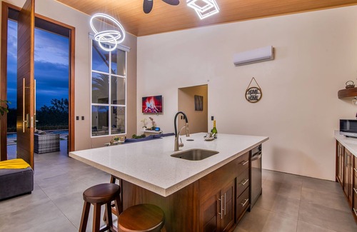 Peñas Blancas Casa | Mayoli Hill Deluxe Farmhouse Hot Tub & Private Pool with Volcano View
