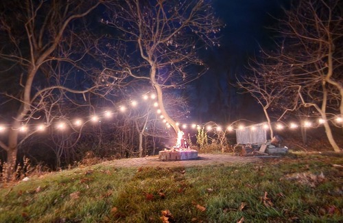 Williamstown Casa | Mayor's Family House Hot Tub, Piano & 2 Kitchens - 5 Minutes to Ark - Sleeps 16+