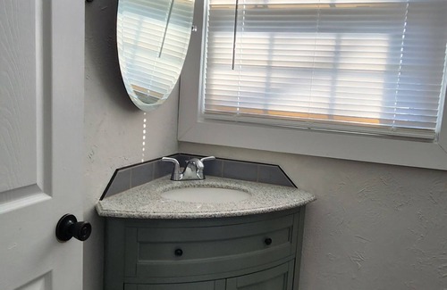 Williamstown Casa | Mayor's Family House Hot Tub, Piano & 2 Kitchens - 5 Minutes to Ark - Sleeps 16+