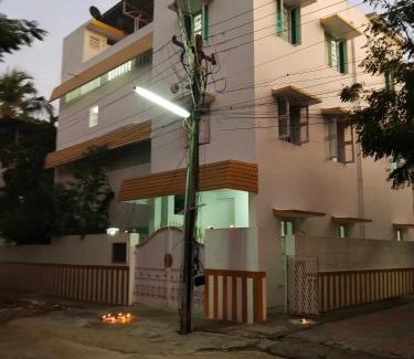 Chennai Cama Y Desayuno | Mayurapriya Inn