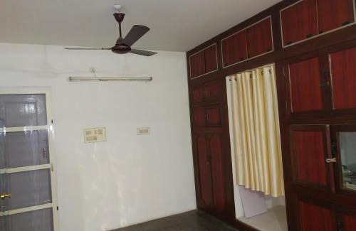 Chennai Cama Y Desayuno | Mayurapriya Inn