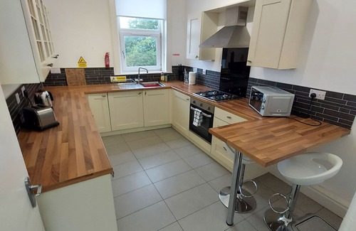 Ayr Apartamento | Maze Rented Accommodation