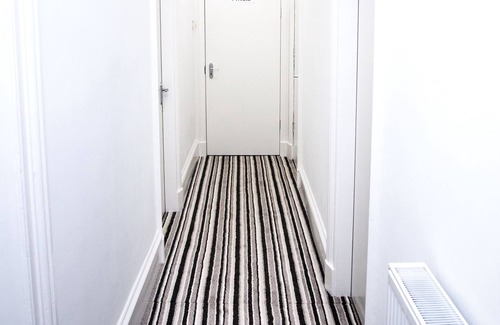 Ayr Apartamento | Maze Serviced Apartment is located in Ayr. Hosting a bar and snack bar