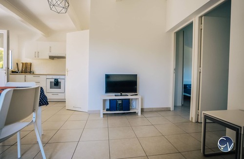 Saint-Quentin-la-Poterie Casa | Mazet au Calme -piscine Privée-grand Jardin Arboré