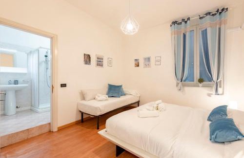 Rapallo Apartamento | MAZZINI12 RAPALLO, Elegant Central Apartment, Air Conditioning, Wi-Fi, Just 100 mt from the Public Beach, the Ideal Choice for a Relaxing and Exciting Coastal Escape, private garage available on request at 20,00 per night