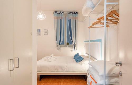 Rapallo Apartamento | MAZZINI12 RAPALLO, Elegant Central Apartment, Air Conditioning, Wi-Fi, Just 100 mt from the Public Beach, the Ideal Choice for a Relaxing and Exciting Coastal Escape, private garage available on request at 20,00 per night