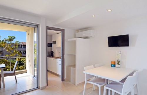 Santa-Lucia-di-Moriani Apartamento | MB4 piscine by Interhome