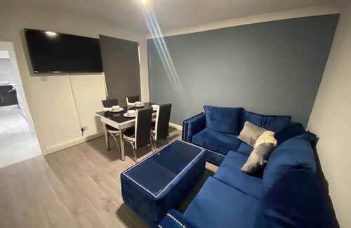 Watford Casa | MBA COZY 2, A BEAUTIFUL 4 BEDROOM HOUSE WITH 3 TOILETS ANS DHWER ROOM