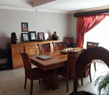 Bloemfontein Casa | Mbele's home stay