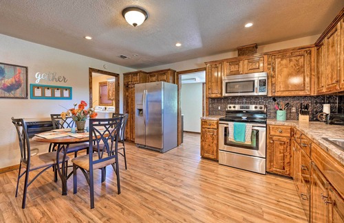 McAlester Cabaña | McAlester Family Cottage-30 acres privados y estanques!
