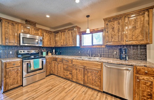 McAlester Cabaña | McAlester Family Cottage-30 acres privados y estanques!