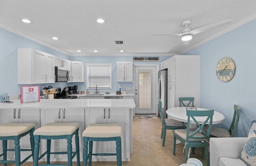 Anna Maria Casa | McBean Point: Dog Friendly! Walk to Bean Point! by Anna Maria Life Vacation Rentals