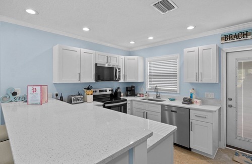 Anna Maria Casa | McBean Point: Dog Friendly! Walk to Bean Point! by Anna Maria Life Vacation Rentals