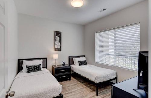 Maxwell Casa | McBryde Dive Bar - 8 beds - 2 Miles to DT