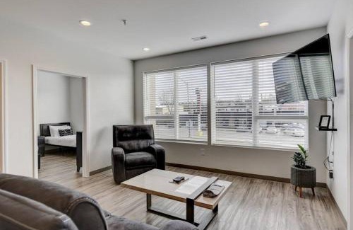 Maxwell Casa | McBryde Dive Bar - 8 beds - 2 Miles to DT