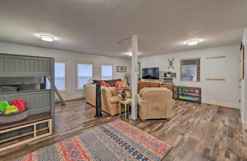 McCall Casa | McCall Cabin w AC Firepit Hot Tub and Kayaks
