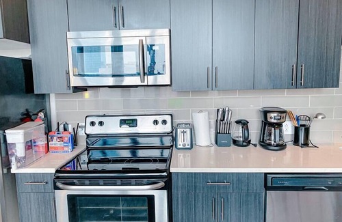 Near South Side Apartamento | McCormick Place Designer Studio with optional parking for up to 4 guests