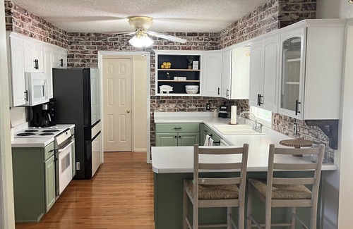 Ooltewah Otro | McDaniel Farmhouse with pool & 12 person hot tub
