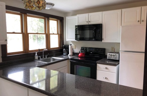Boothbay Harbor Cabaña | McFarland's Pond Cottage - Waterfront - West Harbor Pond!