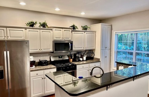 Kennesaw Casa | McGuire - Spacious 4-Bedroom House in Kennesaw