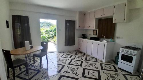 Kingstown Apartamento | McKies Hill Suite #1 - Your Home Away from Home