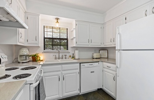 McKinney Cabaña | || McKinney Manor || Cottage in Historic Downtown McKinney