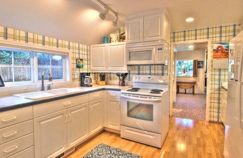 Downtown Cannon Beach Casa | McRae House - Cannon Beach Property Mgmt