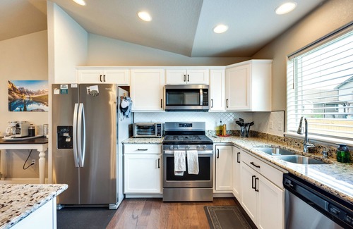 Longmont Casa | Mead Vacation Rental: Fenced Backyard & Fire Pit!
