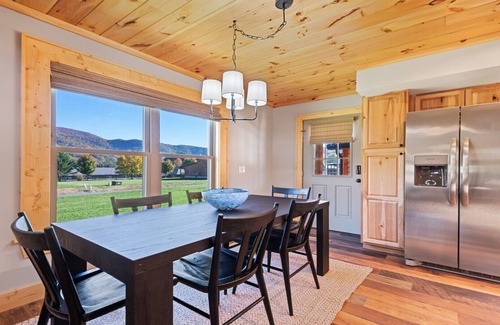 Valley Creek Run Cabina | Meadow Breeze/360-Degree Mountain Landscapes/Fire Pit - Twin Cabin