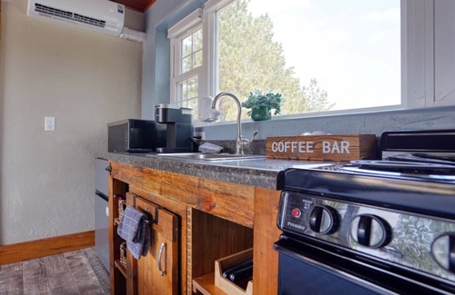 Hot Springs Cabina | Meadow Cabin at Highland Meadows - Secluded Getaway