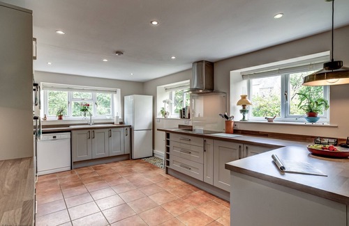Bicester Casa | Spacious Oxford countryside home with hot tub sleeps 8
