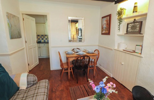 Staveley Cabaña | MEADOW COTTAGE, pet friendly, with open fire in Staveley