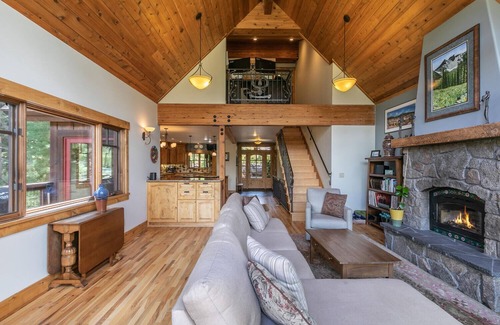Truckee Casa | Meadow Magic: Tranquil 4BR+ Retreat Backing onto Open Space!