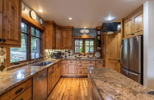 Truckee Casa | Meadow Magic: Tranquil 4BR+ Retreat Backing onto Open Space!