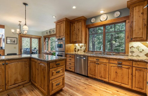 Truckee Casa | Meadow Magic: Tranquil 4BR+ Retreat Backing onto Open Space!