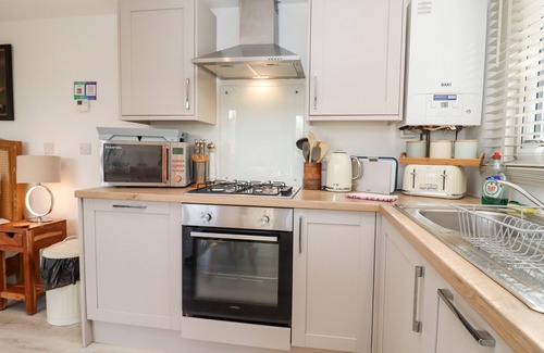 Blandford Saint Mary Casa | MEADOW, pet friendly, with hot tub in Blandford Forum