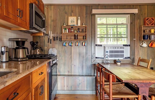 New Marlborough Casa | Meadow Top Cottage: Countryside Cottage on 72 Acres