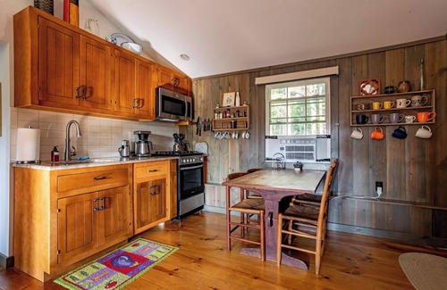 New Marlborough Casa | Meadow Top Cottage: Countryside Cottage on 72 Acres