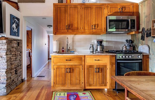 New Marlborough Casa | Meadow Top Cottage: Countryside Cottage on 72 Acres