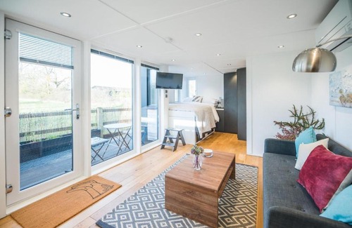 Woodbridge Casa | Meadow View Brand New Luxury Pod Near Woodbridge