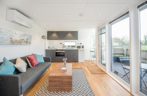 Woodbridge Casa | Meadow View Brand New Luxury Pod Near Woodbridge