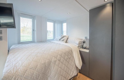 Woodbridge Casa | Meadow View Brand New Luxury Pod Near Woodbridge
